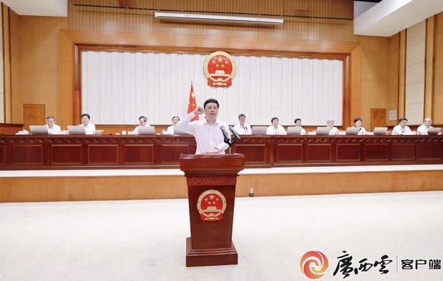 皇冠足球平台代理_韦韬进行宪法宣誓皇冠足球平台代理，简历公布