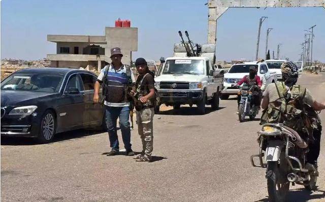 hga010皇冠新版APP下載 _朱拉尼下令hga010皇冠新版APP下載 ，6大精锐师开火，以军狂轰叙坦克，中东火药桶又炸了