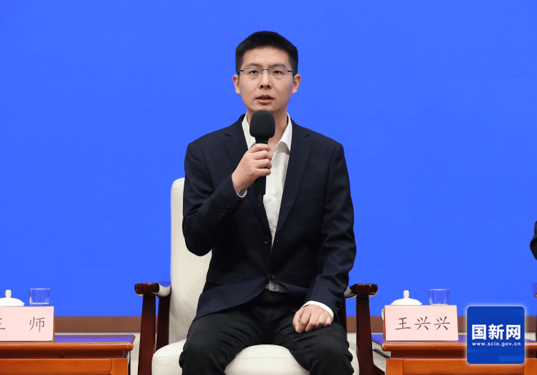 皇冠信用網账号_宇树科技创始人王兴兴：目前机器人和AI都面临很大挑战皇冠信用網账号，需全球共同努力推动