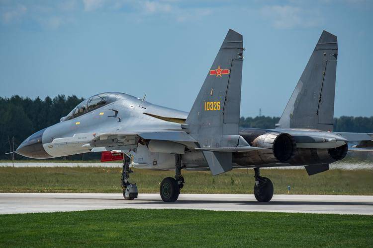 皇冠皇冠足球平台_央视亲自曝光皇冠皇冠足球平台，十几人推着歼-16发动机出镜，新太行早已脱胎换骨