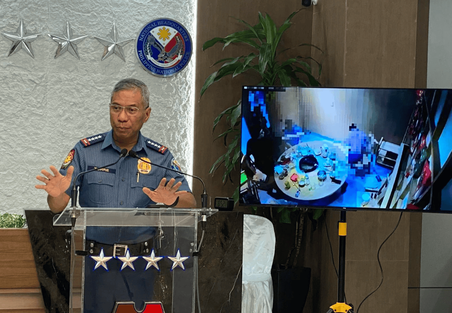 皇冠信用网注册_连开七枪射杀一中国男子皇冠信用网注册,菲律宾火锅店枪击案嫌疑人落网!还涉嫌绑架14岁中国男孩