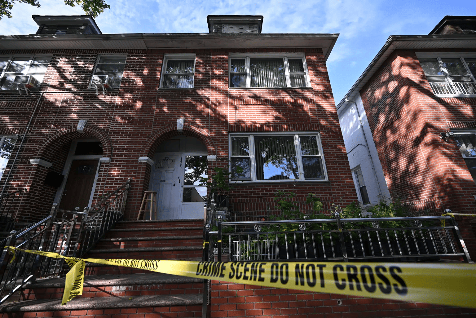 皇冠信用网平台出租_86岁华人在美国家中死亡一星期皇冠信用网平台出租，脖子上缠着围巾，埋在棉被里