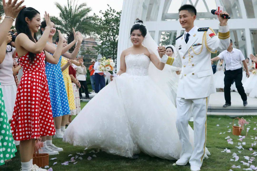 英格兰超级联赛_恭喜英格兰超级联赛，他们结婚了！