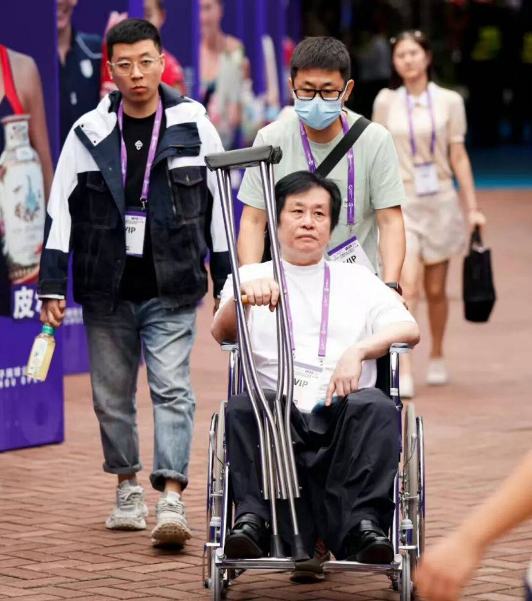 皇冠信用盘登3代理注册_郑智化怒斥深圳机场：冷眼看皇冠信用盘登3代理注册我连滚带爬上飞机