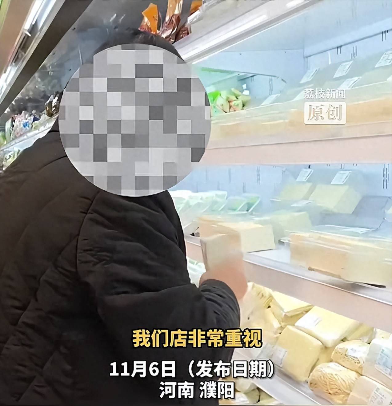 信用平台出租_河南一男子超市内拆豆腐盒信用平台出租，徒手拿着闻完又放回货架！