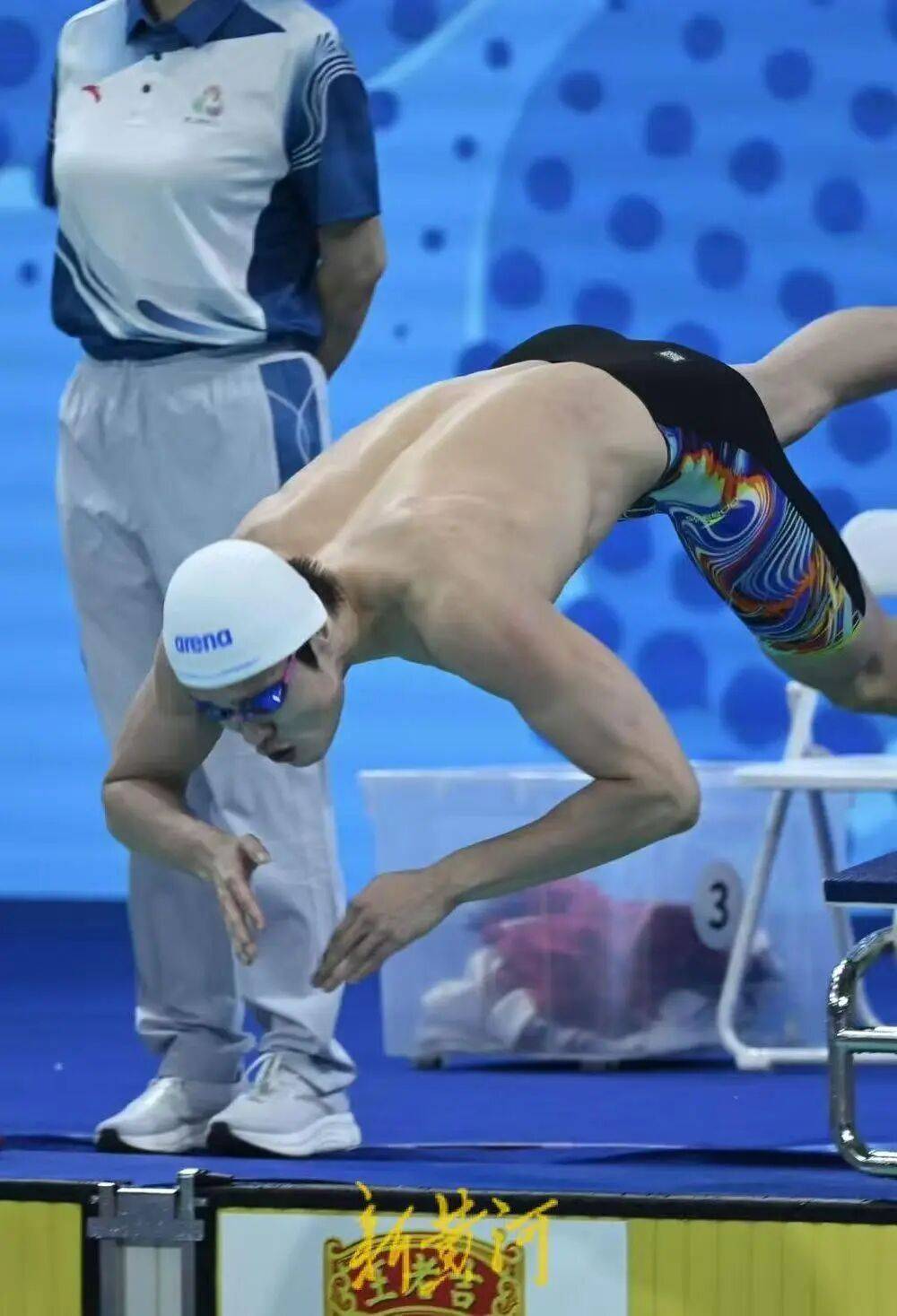 皇冠信用網开户_青岛运动员徐放勇夺十五运男子100米蝶泳亚军