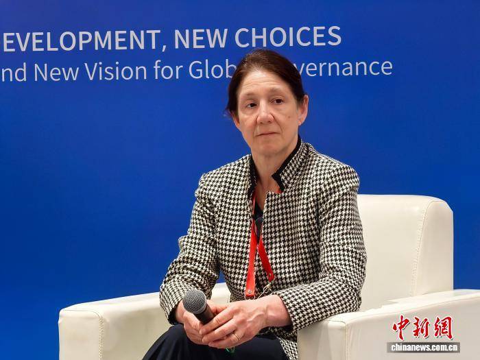 多伦多猛龙 vs 波特兰开拓者_希拉里：中国在太阳能和电动车等领域的优异成绩令人深刻