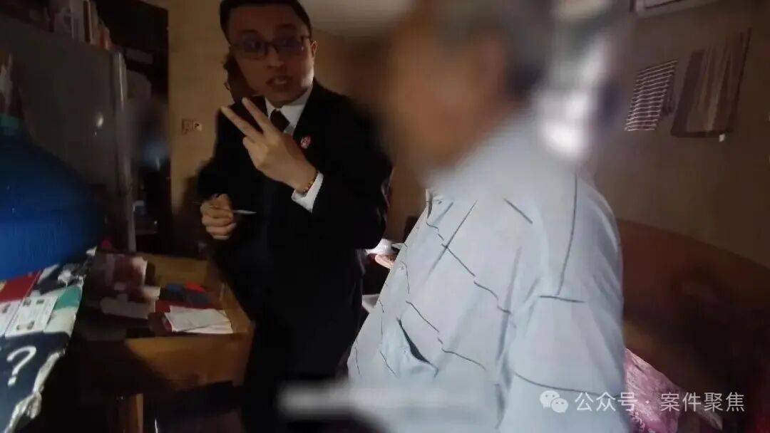 皇冠足球平台代理
_上海阿姨每天躺百万元现金上睡觉皇冠足球平台代理
!房子被查、两次被拘就是不肯还钱