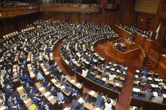 皇冠信用网代理出租_高市早苗迈出危险三步皇冠信用网代理出租，5万日本人走上街头，中朝一致决心遏制！